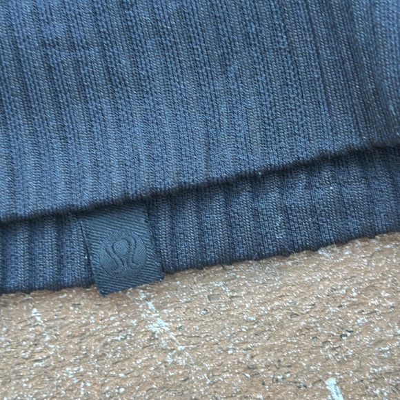 LULULELON 1/4 ZIP LONG SLEEVES EMBOSSED ORINT MOCK NECK SIZE 2 4 G11 - Picture 6 of 9